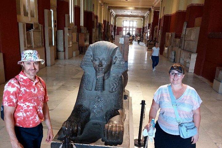 昼食とホテル送迎付きのカイロエジプト博物館半日