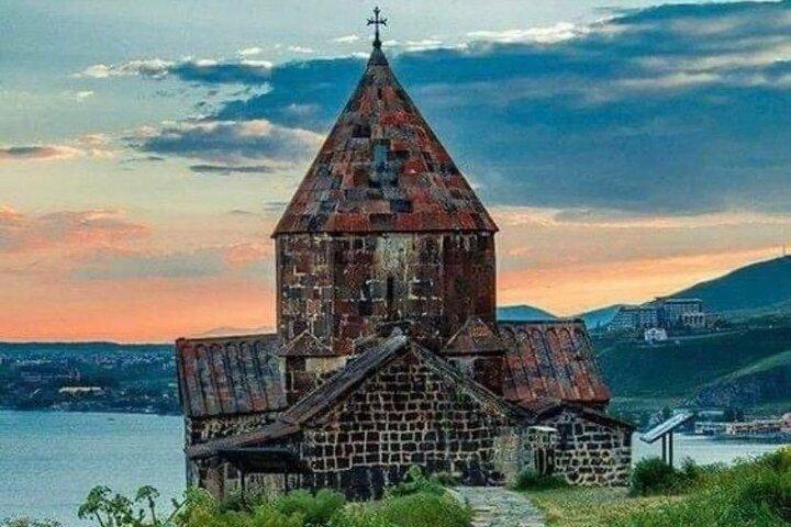 Excursion privée d'une journée à la Symphonie des pierres-Garni-Geghard et au lac Sevan