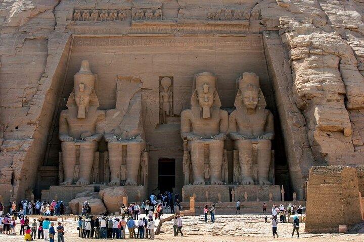 Tour guidato privato di 4 ore di Abu Simbel da Assuan in aereo