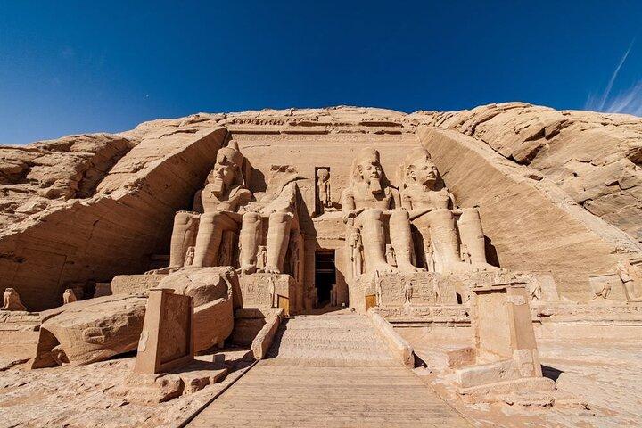 Tour guidato privato di 4 ore di Abu Simbel da Assuan in aereo