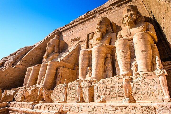 Tour guidato privato di 4 ore di Abu Simbel da Assuan in aereo