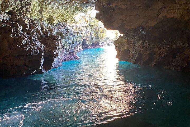 Excursão de barco a Polignano a Mare entre cavernas e enseadas