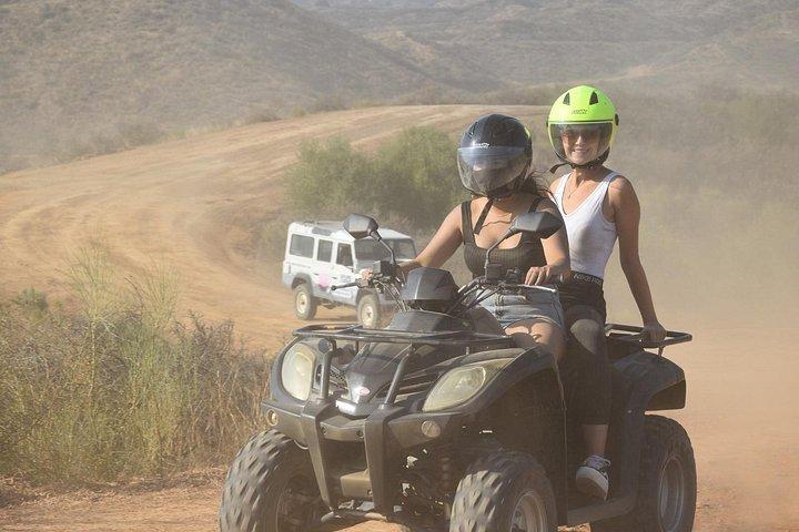 マラガ、ミハスの四輪駆動車/ATV での 3 時間のガイド付きアドベンチャー