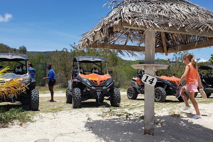 Begeleide Antigua UTV Avontuur met Beach Stop - Salty Dogs