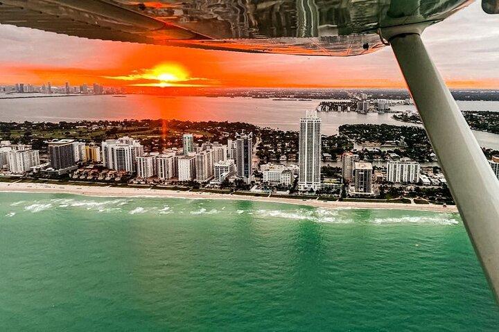 Miami Beach: Romantische Sunset Private Flugzeugtour mit Champagner