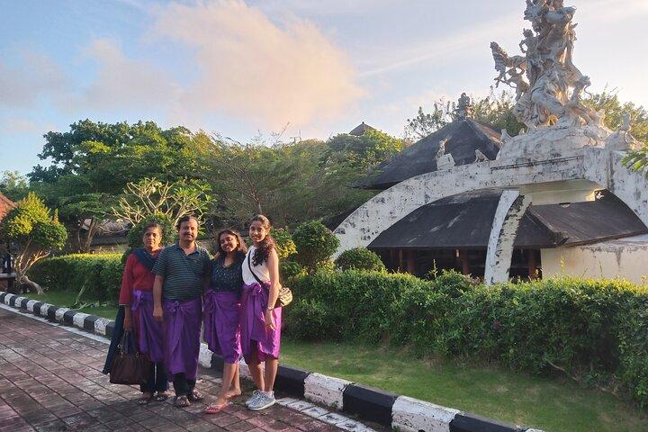 Denpasar stadsrundtur: Garuda Wisnu Kencana-statyn och Uluwatu-templet