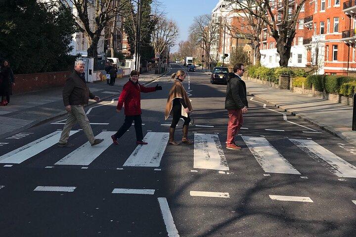 Tour privato dei Beatles e del rock di Londra in taxi elettrico