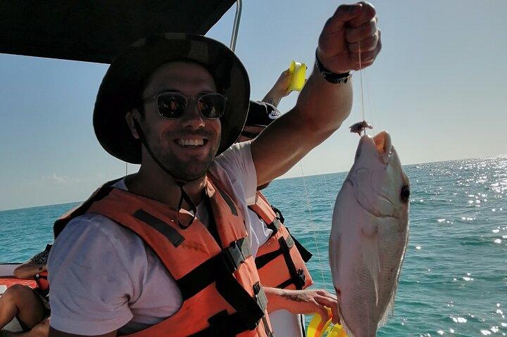 Excursão de dia inteiro com pesca e mergulho com snorkel de Holbox