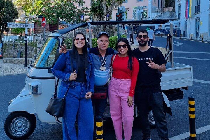 Descubre Sintra en Tuk Tuk: Palacios, Leyendas y Paisajes