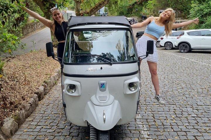 Descubre Sintra en Tuk Tuk: Palacios, Leyendas y Paisajes