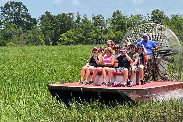 Small Airboat and Oak Alley Plantation Tour från New Orleans