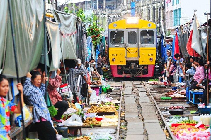 Mercados icônicos: Damnoen & Train Mercado Explorar