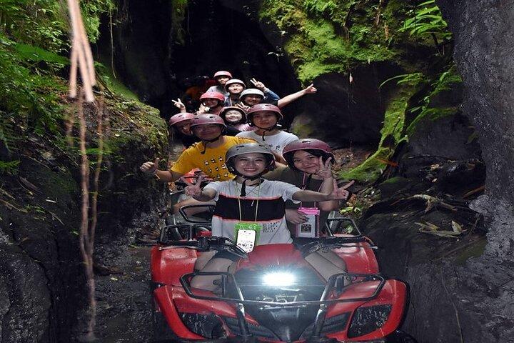 川、田んぼ、トンネル、滝を抜けるKuber ATV Bali