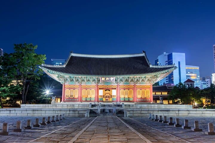 Seoul: Deoksugung Palace Night Tour