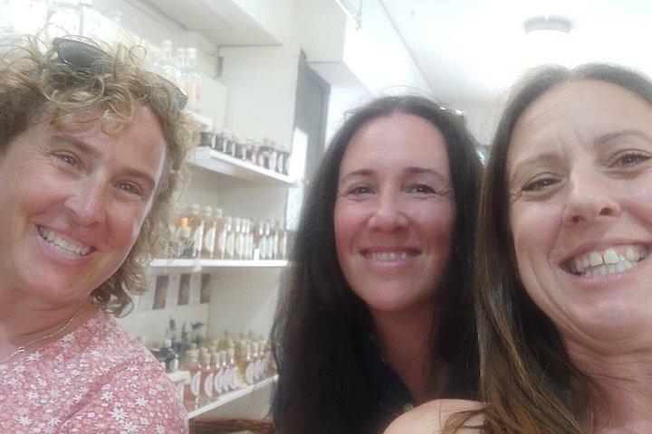 ポリカラ蒸留所: 128年の歴史＆リキュールテイスティング。