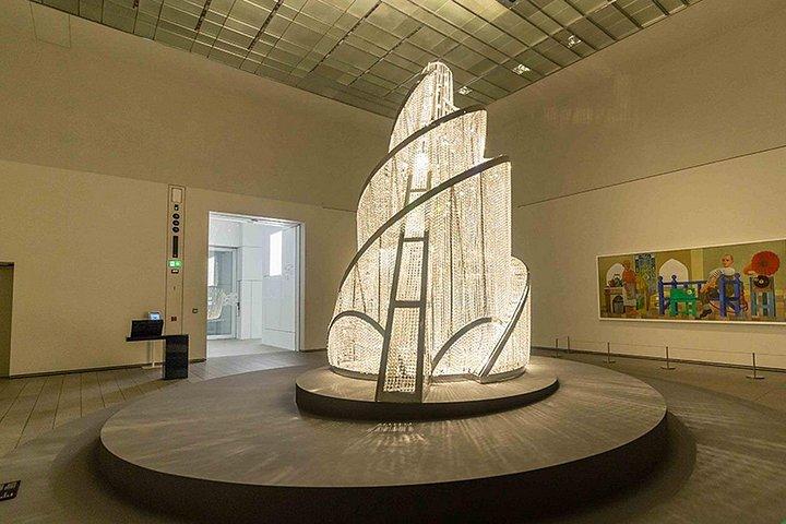 ドバイからのエミレーツ パレスでのアフタヌーン ティー付きルーヴル美術館アブダビ ツアー