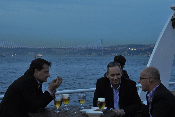 Istanbul: Luxury Dinner & Traditional Dance Bosphorus Cruise