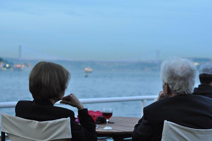 Istanbul: Luxury Dinner & Traditional Dance Bosphorus Cruise