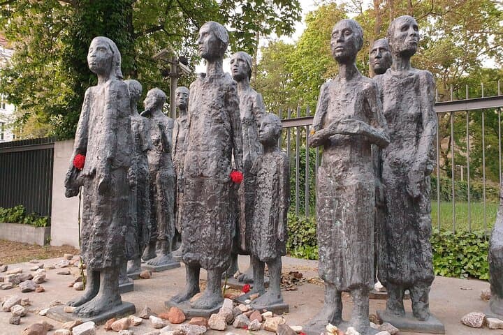 Third Reich Berlin Walking Tour with a French-Speaking Guide