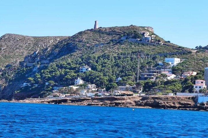 Passeio de catamarã com aperitivo e vinho branco de Denia