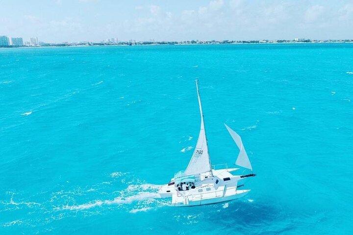 Isla Mujeres-tour in privécatamaran met snorkel en lunch