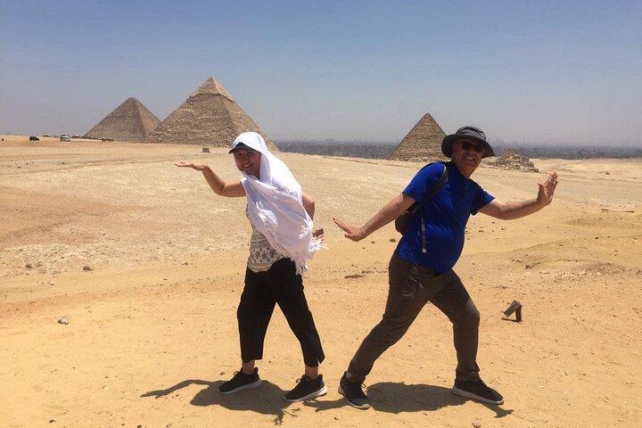 カイロのレイオーバー ギザのピラミッドとフェルッカがカイロ空港からナイル川に乗る