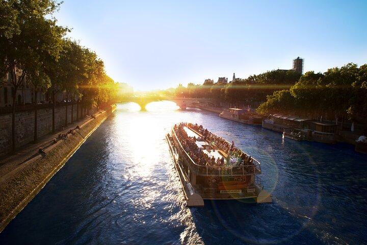 Croisière touristique Paris Seine avec commentaires par Bateaux Parisiens