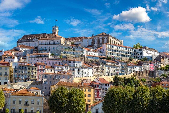 Transfer Tour Porto/Lissabon met 2 haltes opties Óbidos, Nazaré, Fátima, Coimbra