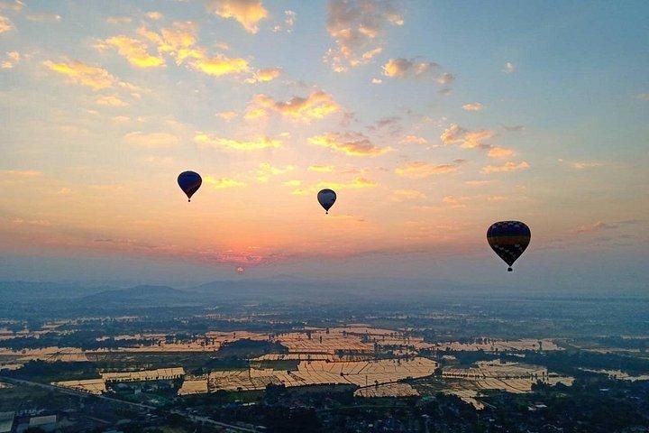 チェンマイ発気球に乗って日の出を眺め、贅沢なスパで過ごす1日