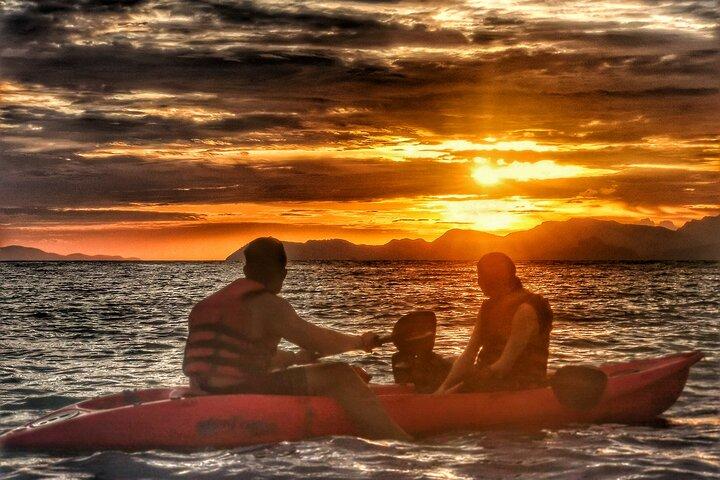 Aventure en kayak au coucher du soleil à Langkawi avec un guide de la nature