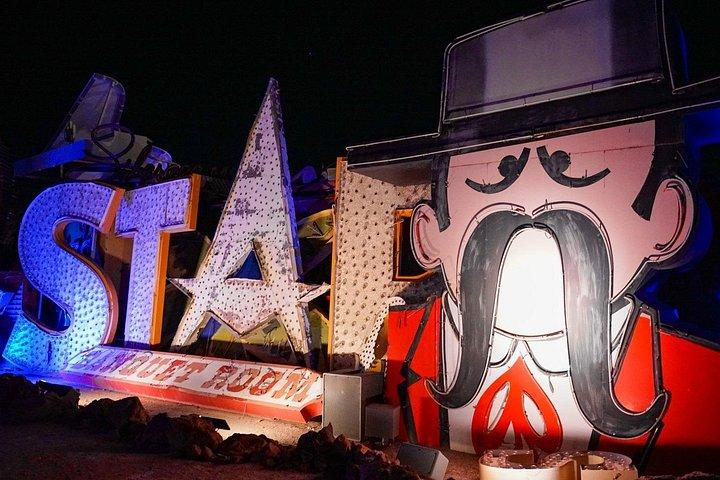 ネオン博物館への入場付きヘリコプターによるラスベガス ナイト フライト