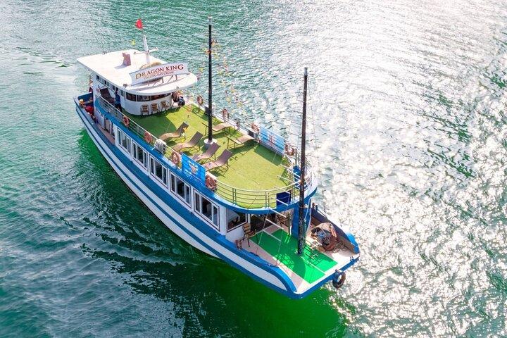 ハロン湾日帰りツアー（ティトップ島、洞窟、カヤック＆ランチ付き）