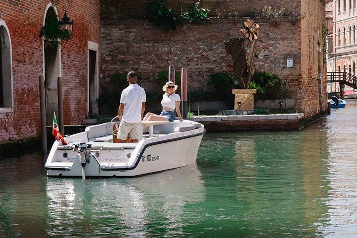 Venedig: De skjulte kanaler på en elektrisk båd