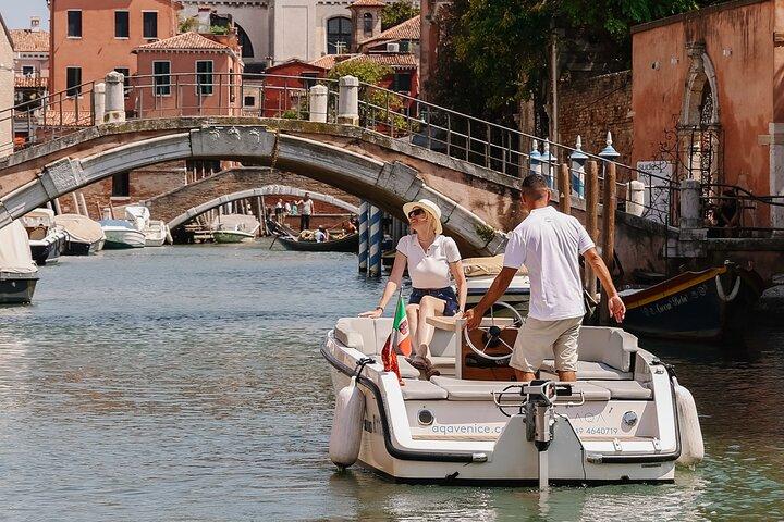 Venedig: De skjulte kanaler på en elektrisk båd