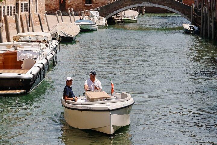 Venedig: De skjulte kanaler på en elektrisk båd