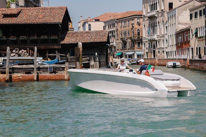 Veneza: explore Veneza em barco elétrico