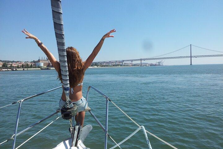 Tejo River Lissabon Private Segeltour mit Einheimischen