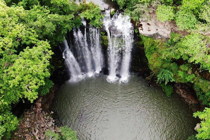 テノリオ熱帯雨林の吊り橋、滝とナマケモノとの出会い