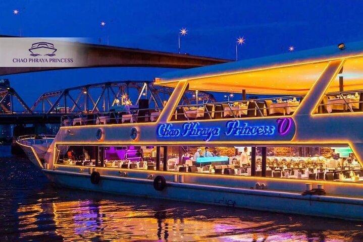 Jantar Cruzeiro pela Chao Phraya Princess