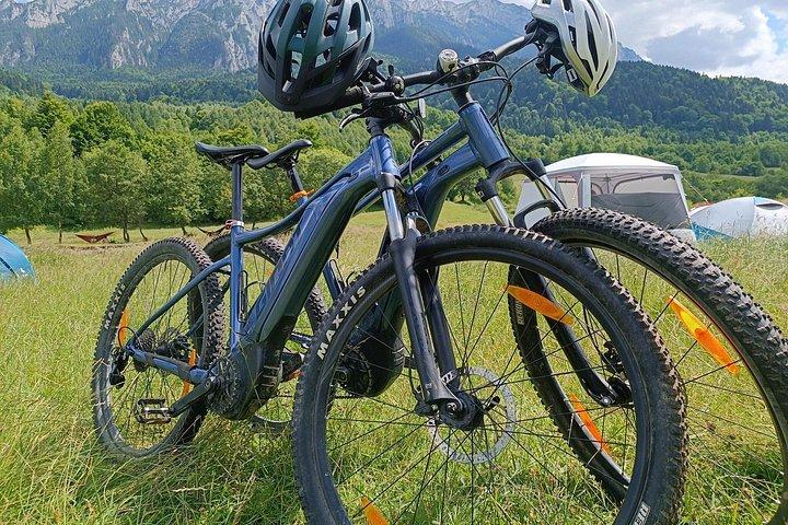 トランシルバニアの宝であるビスクリの村への電動自転車プライベート ツアー