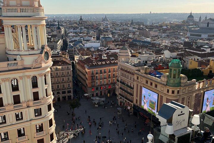 Utforska Madrids takbarer
