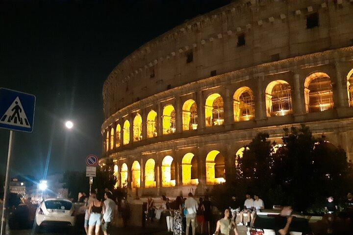 Scopri un tour del Colosseo Esperienza condivisa nell'antica Roma Italia