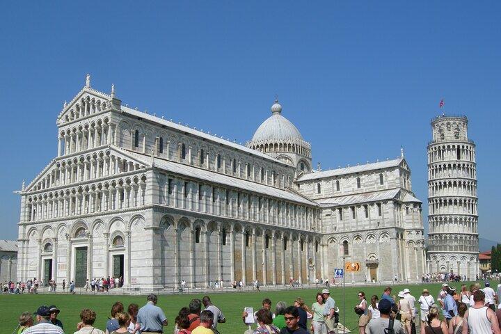 Ingressos com hora marcada à tarde para a Torre inclinada e a Catedral de Pisa