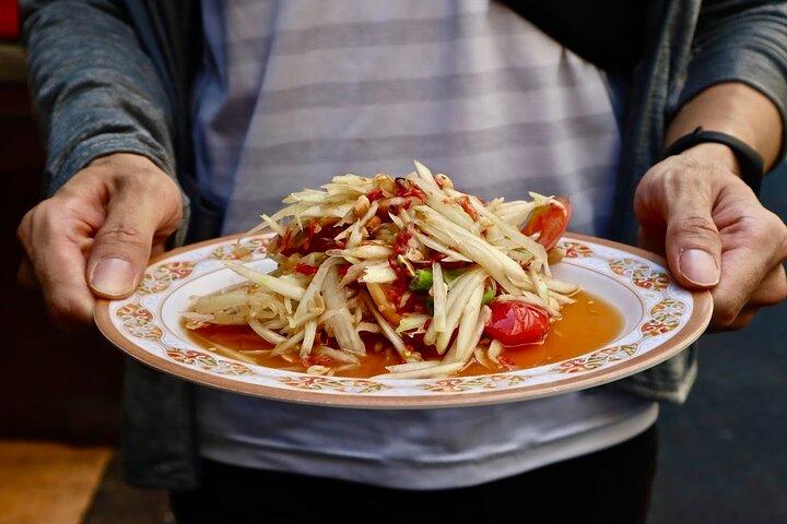 Tour de comida guiada mais autêntica de Banguecoque com 10 + degustações