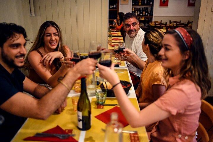 Visite gastronomique et du marché de Bologne avec plats locaux, pâtes, vins et plus encore