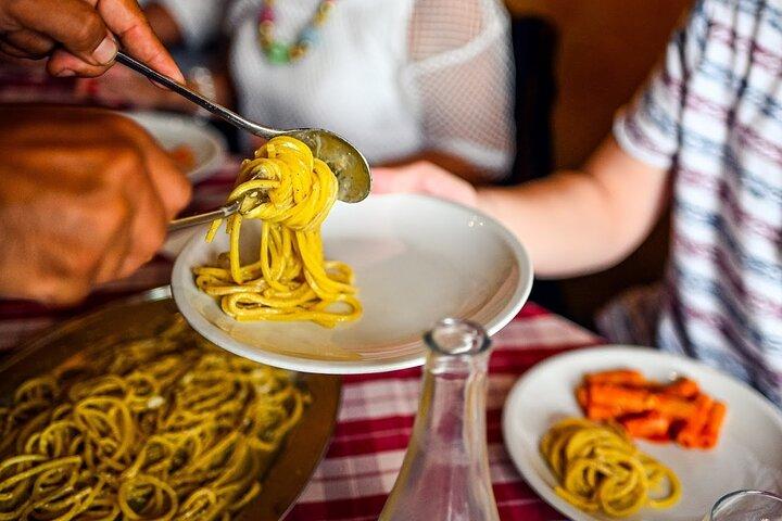 Rome Food Tour em Campo dei Fiori com 8 + degustações de comida