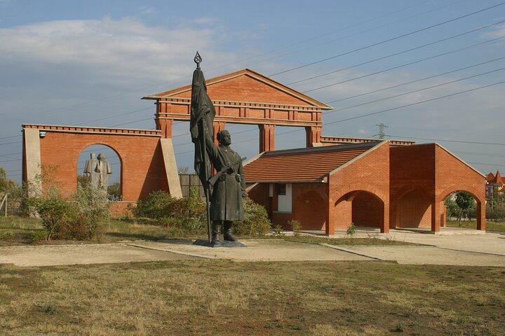 Visita guiada com entrada no Memento Park