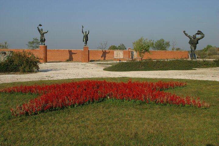 Visita guiada com entrada no Memento Park