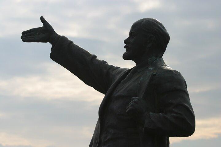 Visita guiada com entrada no Memento Park