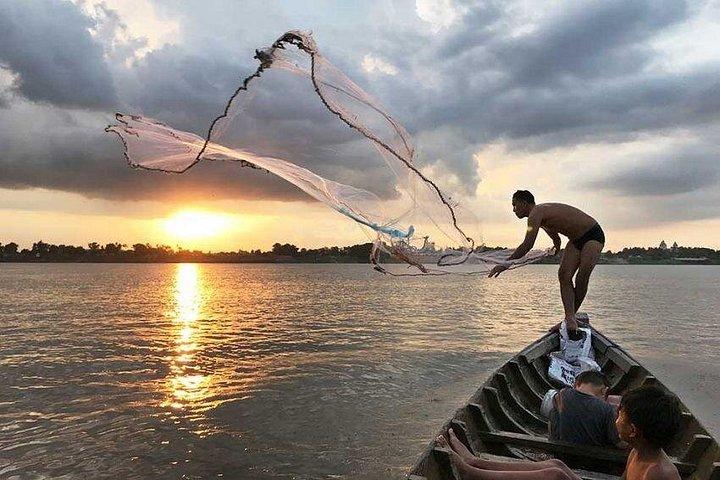 シェムリアップからのコンポン・プルーク村トンレサップ湖半日ツアー